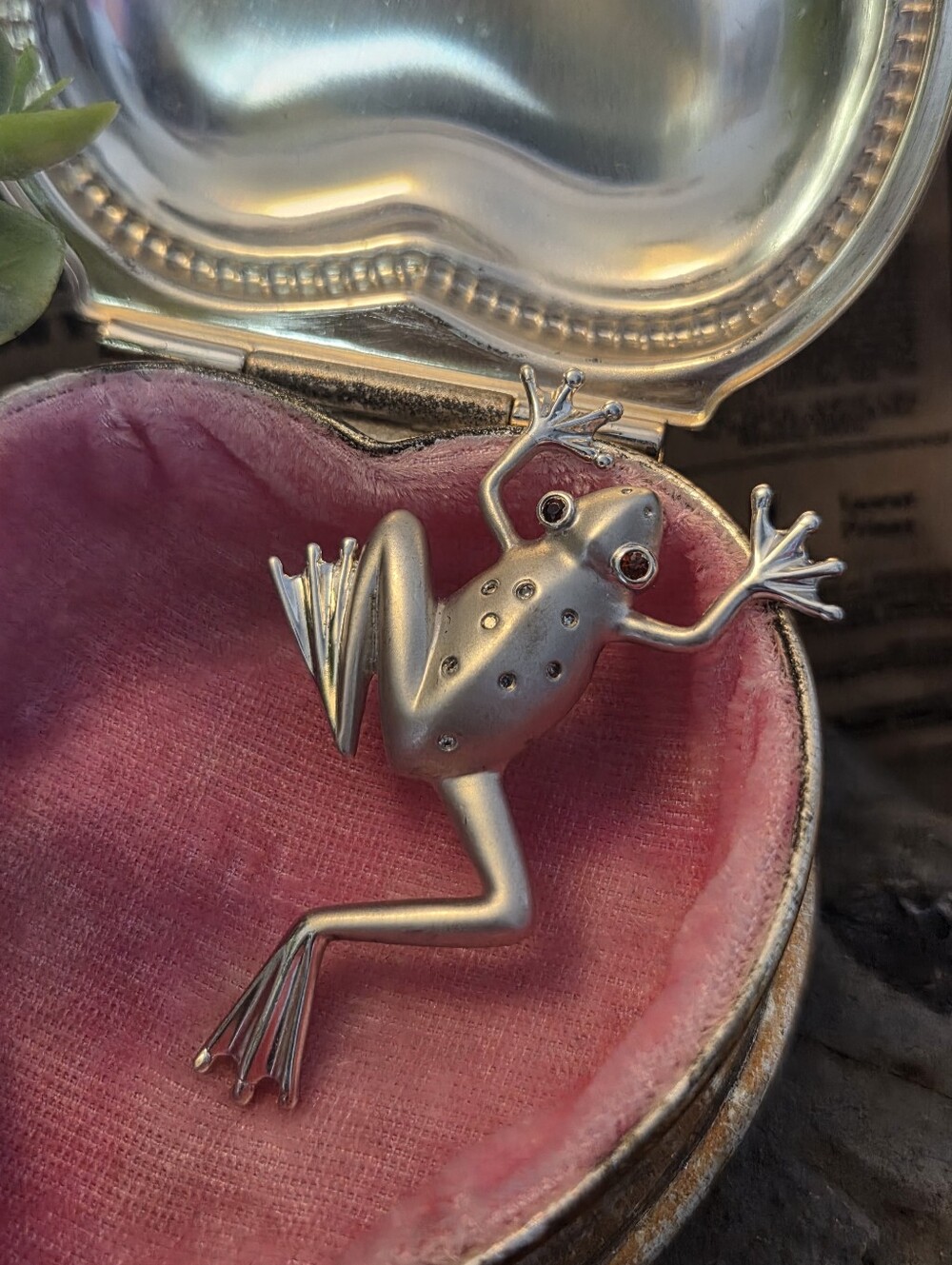 Gorgeous Vintage Krementz Sterling Silver Frog Brooch